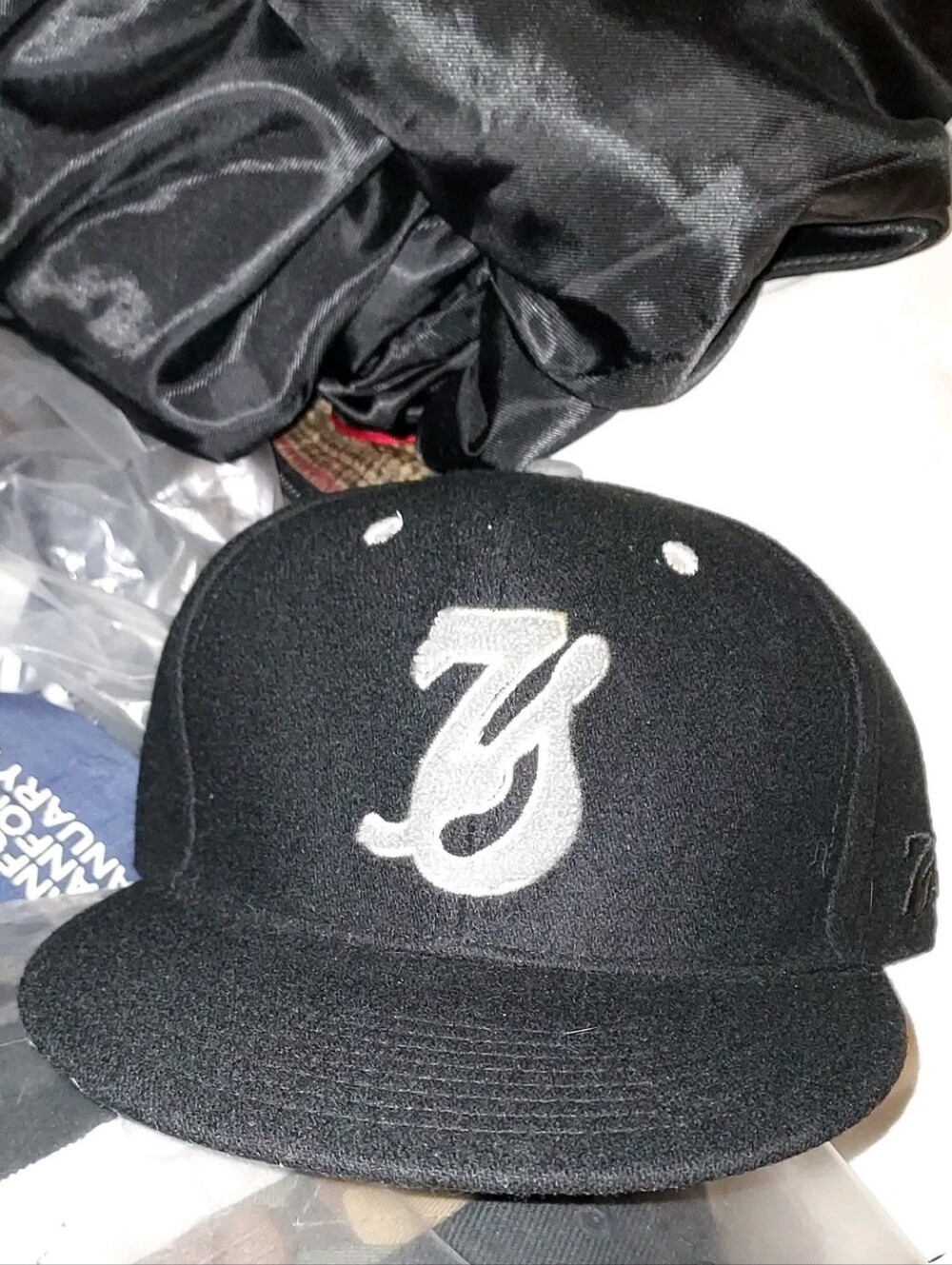 7Union stylized "7" logo fitted baseball cap,used7-1/4Black and white #Y2K s